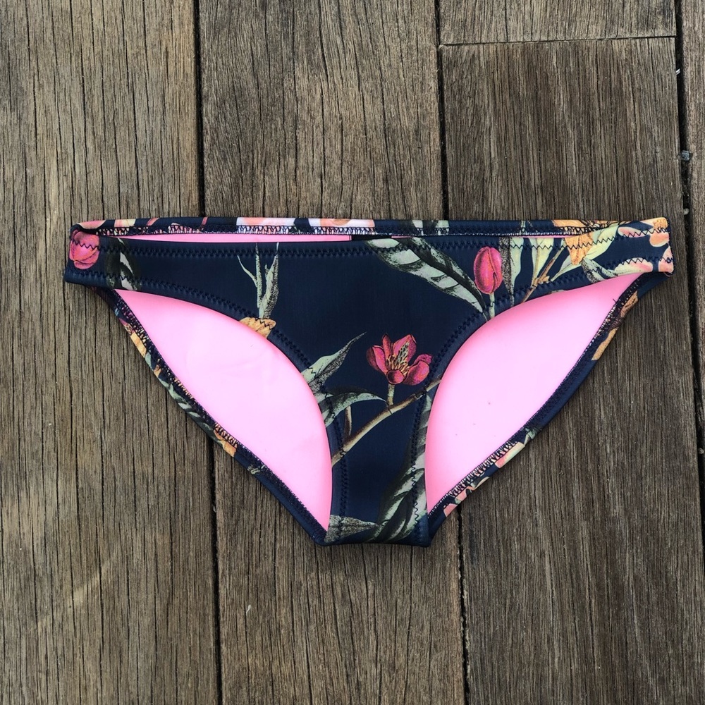 TRIANGL swimsuit bottoms
